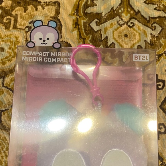 BT21 Mang Compact Mirror Keychain - Picture 3 of 7